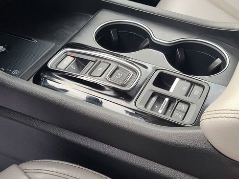 Certified 2023 Honda Pilot Touring image 9