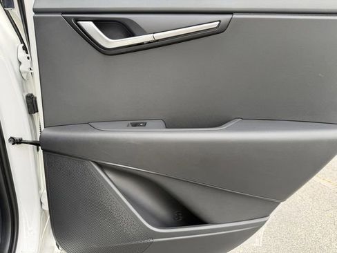 Certified 2025 Kia Niro LX FWD image 25