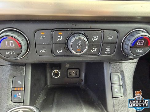 Used 2018 GMC Acadia Denali w/ Technology Package FWD image 16