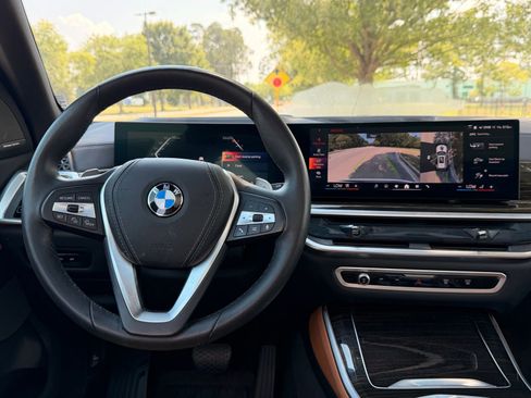 Certified 2025 BMW X5 xDrive40i w/ Premium Package AWD/4WD image 3