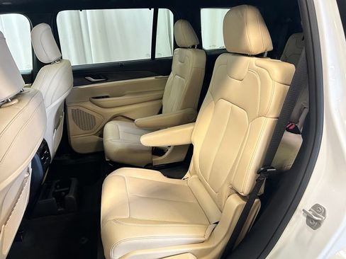 Used 2024 Jeep Grand Cherokee L Limited w/ Luxury Tech Group II AWD/4WD image 24