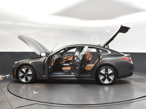 New 2025 BMW i4 eDrive40 w/ Premium Package RWD image 46