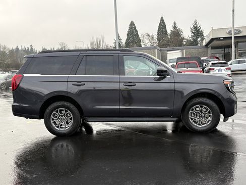 Certified 2025 Ford Expedition Active image 4