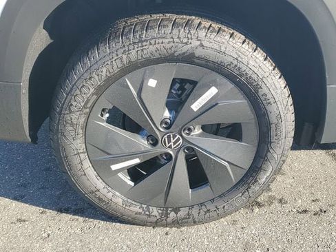 New 2026 Volkswagen Taos S image 5