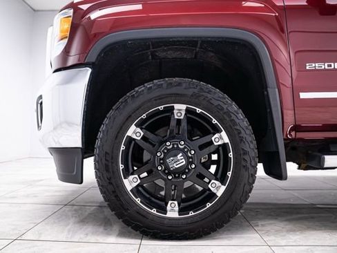 Used 2015 GMC Sierra 2500 SLT w/ Suspension Package, Off-Road AWD/4WD image 35