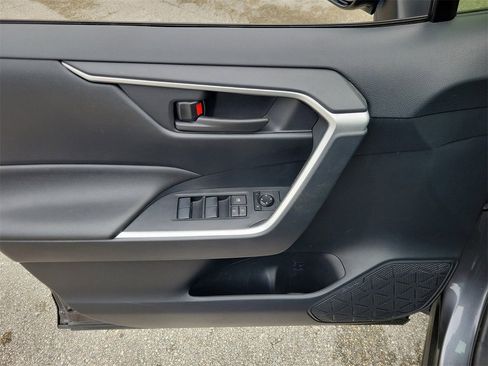 Used 2019 Toyota RAV4 LE image 13