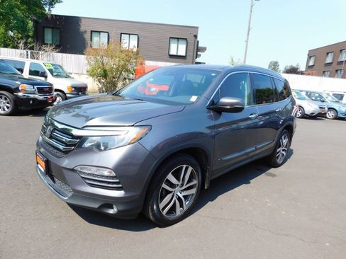Used 2016 Honda Pilot Touring image 4