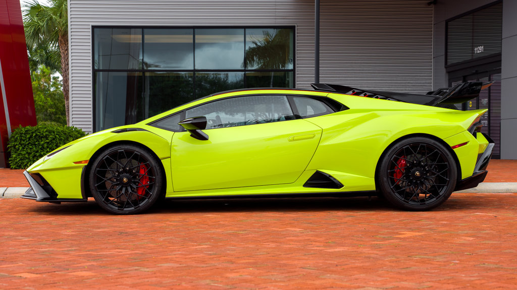 Used 2022 Lamborghini Huracan STO RWD image 4