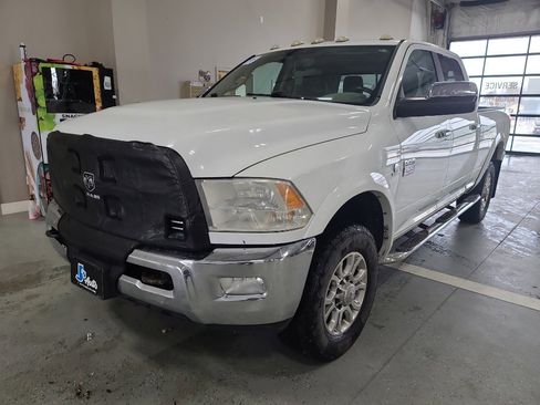 Used 2018 RAM 1500 Laramie image 2