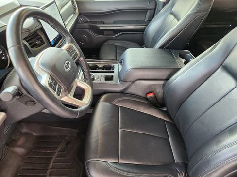Used 2023 Ford Expedition XLT RWD image 12