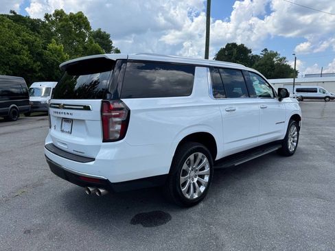 Used 2021 Chevrolet Suburban Premier w/ Premium Package AWD/4WD image 7