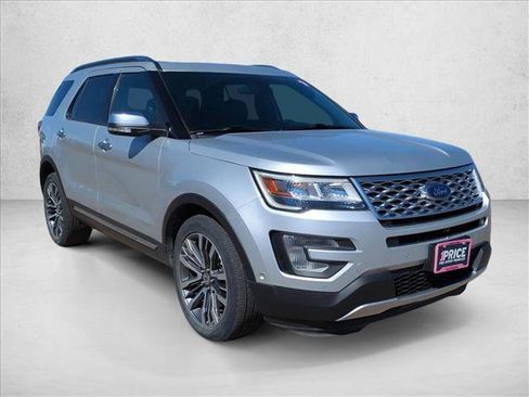 Used 2017 Ford Explorer Platinum image 3