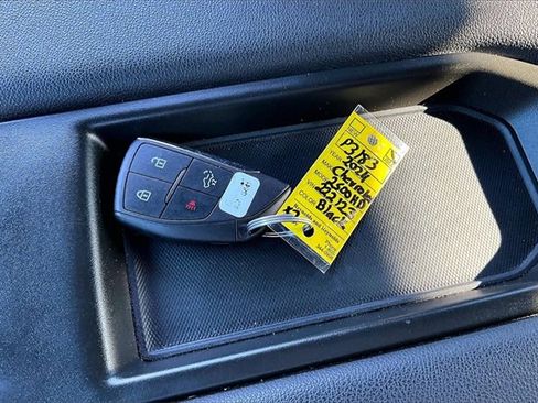 Used 2024 Chevrolet Silverado 2500 LT image 36