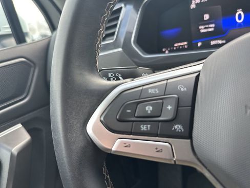 Used 2022 Volkswagen Tiguan SE image 31