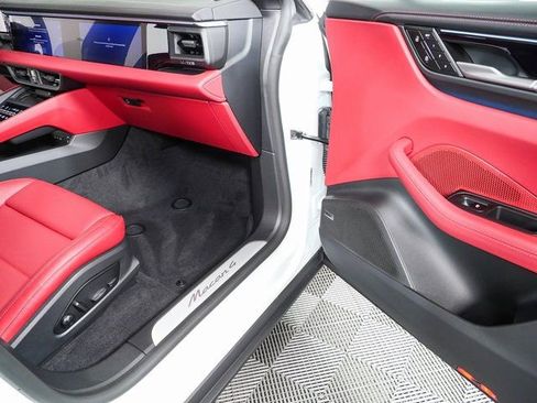 New 2026 Porsche Macan 4 Electric image 26