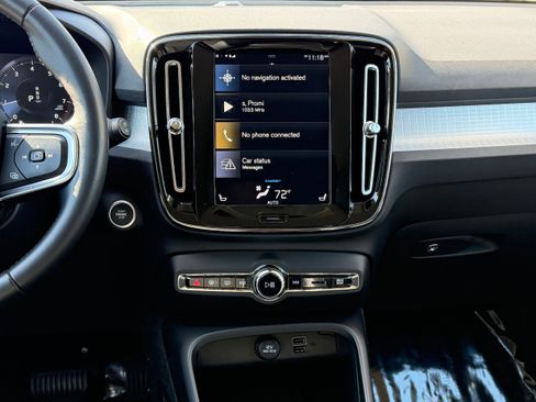 Used 2020 Volvo XC40 T4 Momentum image 15