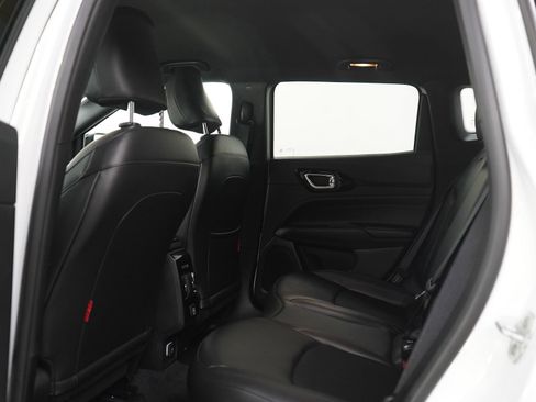 Used 2025 Jeep Compass Trailhawk AWD/4WD image 18