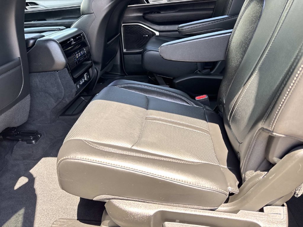 Used 2026 Jeep Grand Wagoneer L 2WD w/ Premium Group I image 15