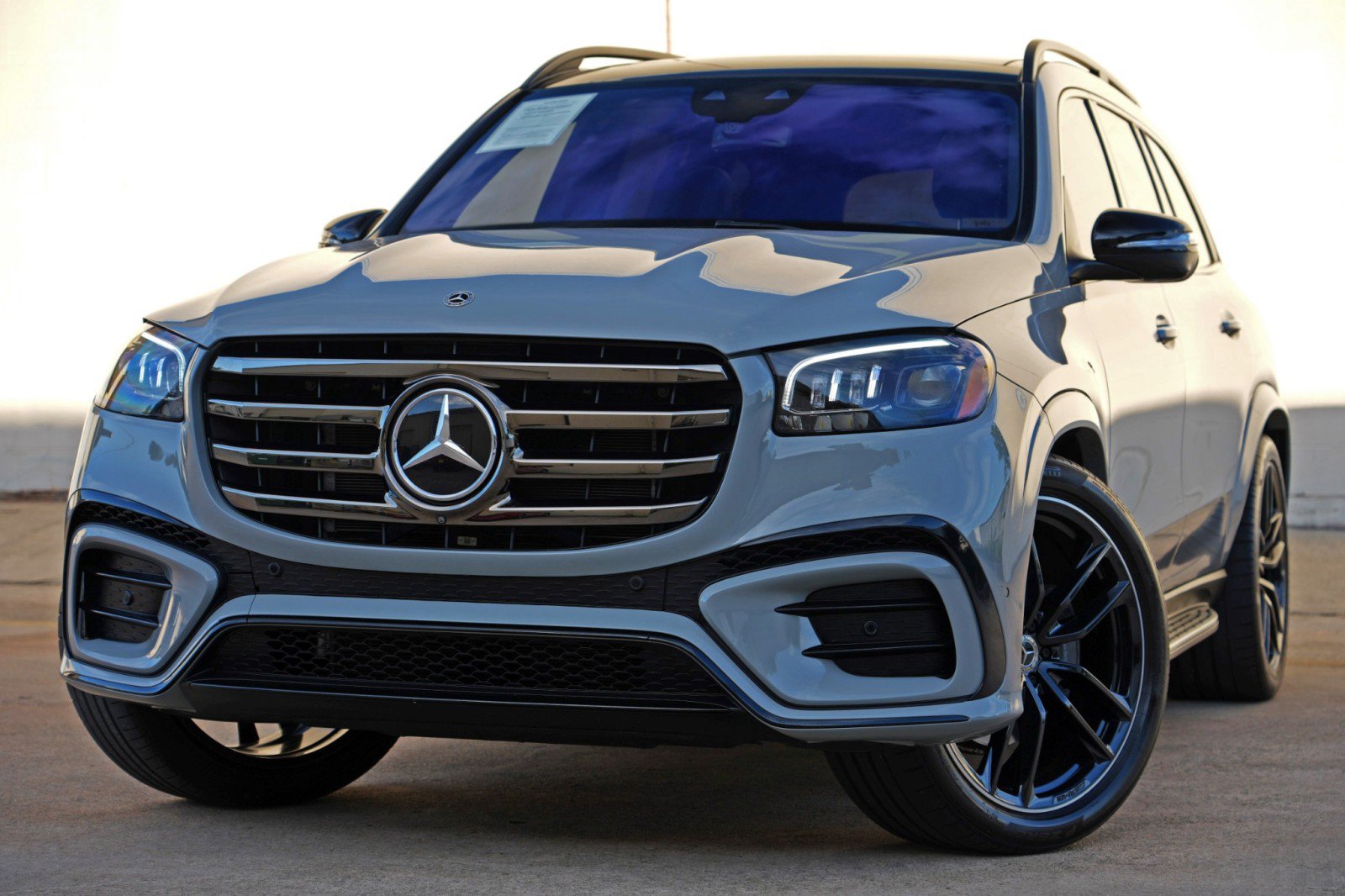Used 2024 Mercedes-Benz GLS 580 4MATIC image 3