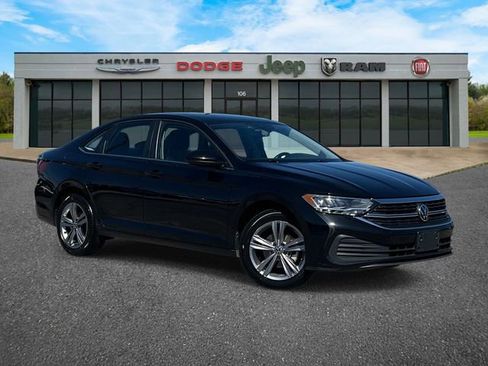 Used 2024 Volkswagen Jetta SE FWD image 2