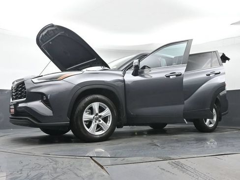 Certified 2024 Toyota Highlander LE AWD/4WD image 48