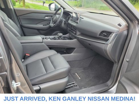 Certified 2023 Nissan Rogue SV w/ SV Premium B Package AWD/4WD image 23