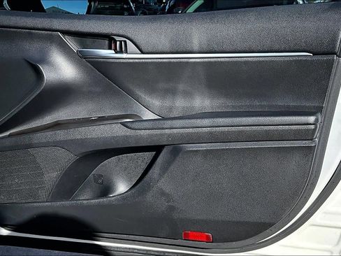 Used 2021 Toyota Camry LE image 15