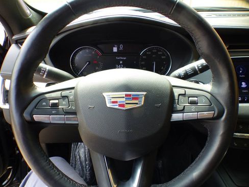 Used 2022 Cadillac XT4 Premium Luxury w/ Enhanced Visibility Package FWD image 26