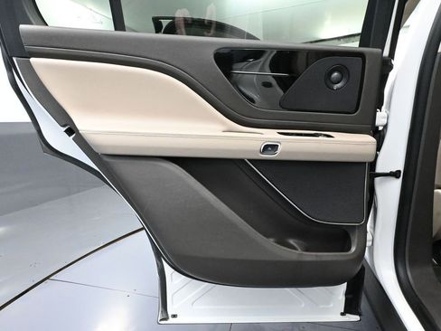 Used 2023 Lincoln Aviator Reserve image 38