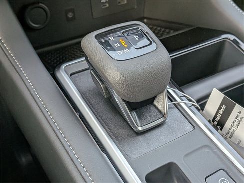 New 2025 Nissan Pathfinder SL image 16