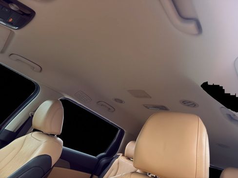 Used 2022 Kia Carnival LX FWD image 24
