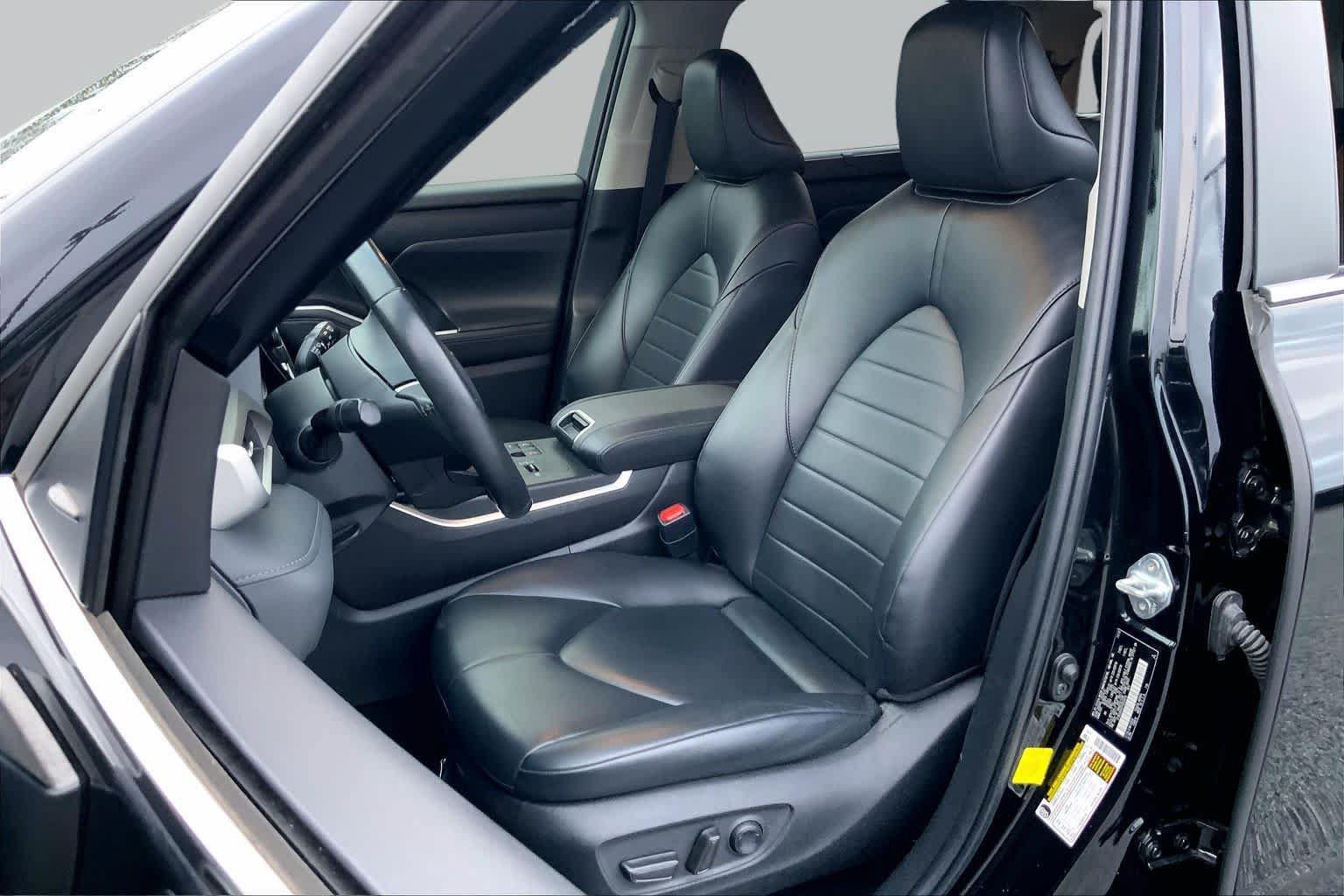 Used 2023 Toyota Highlander XLE FWD image 7