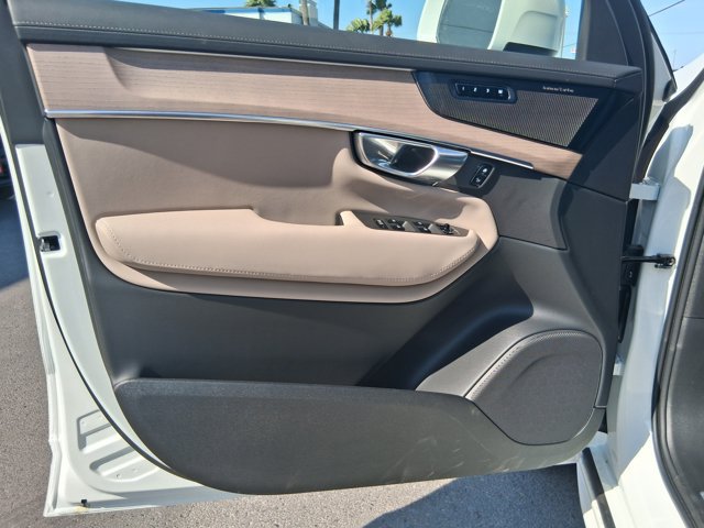 New 2026 Volvo XC90 T8 Plus w/ Protection Package Premier AWD/4WD image 14