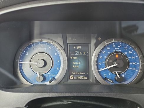 Used 2016 Toyota Sienna XLE image 24