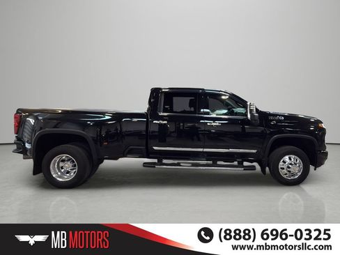 Used 2024 Chevrolet Silverado 3500 High Country w/ High Country Premium Package AWD/4WD image 5