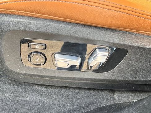 Used 2022 BMW X7 xDrive40i w/ M Sport Package image 17