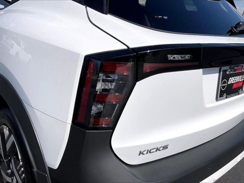 Certified 2025 Nissan Kicks SV FWD image 31