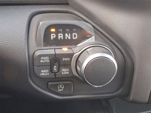 New 2026 RAM 1500 4x4 Crew Cab image 7