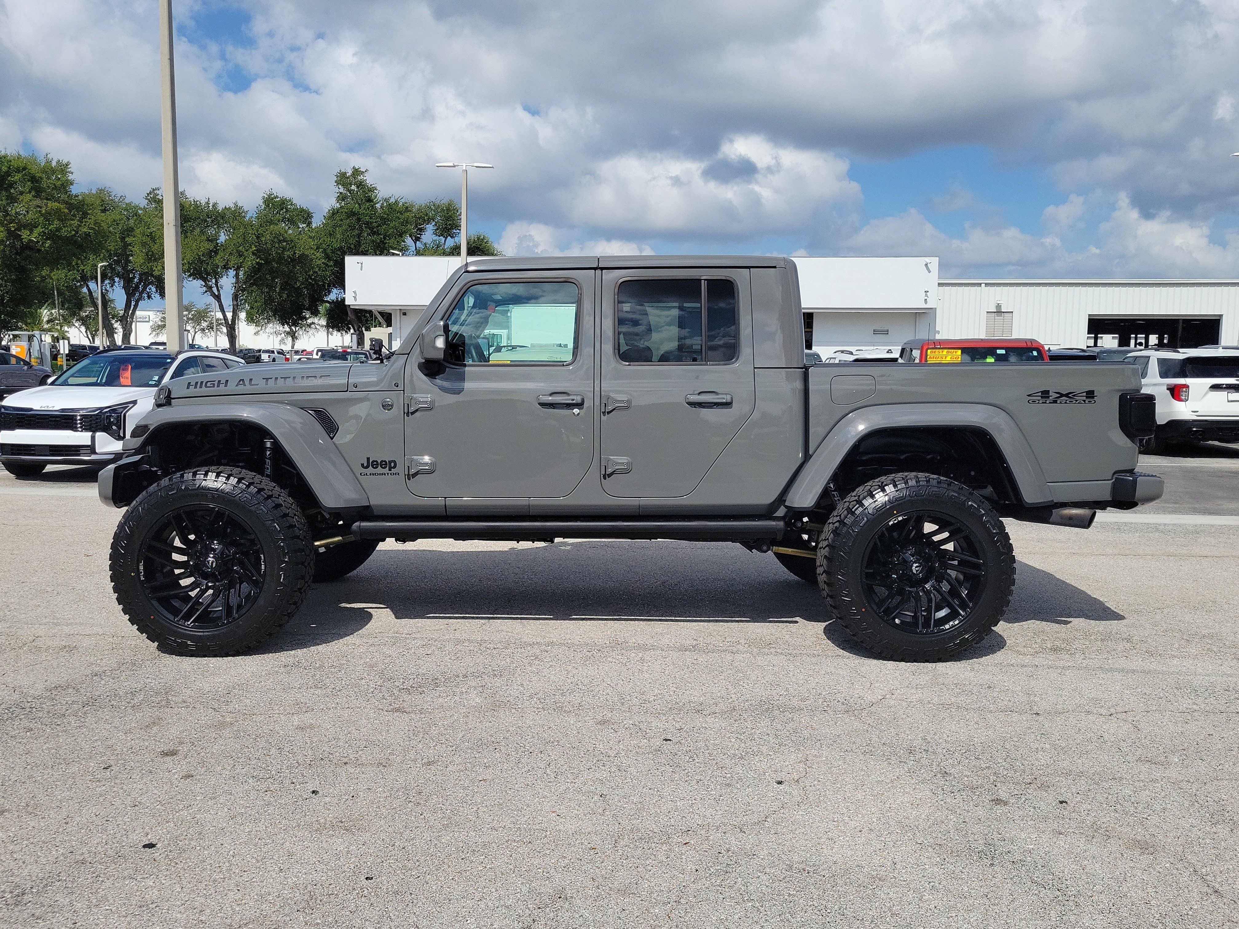 Used 2022 Jeep Gladiator Overland AWD/4WD image 7