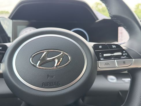 Used 2023 Hyundai Elantra SEL w/ Convenience Package FWD image 28