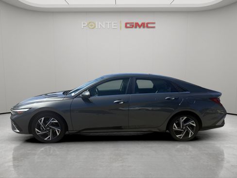 Used 2024 Hyundai Elantra Limited FWD image 6