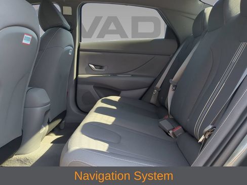 Used 2024 Hyundai Elantra Blue FWD image 4