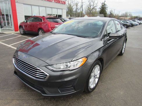 Used 2020 Ford Fusion SE image 1