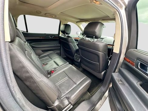 Used 2015 Lincoln MKT FWD image 27