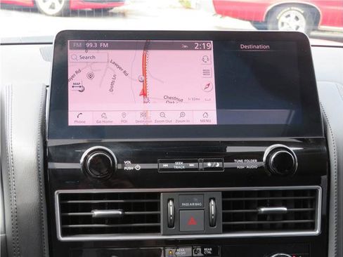 Used 2024 Nissan Armada SL w/ Captain's Chairs Package image 8