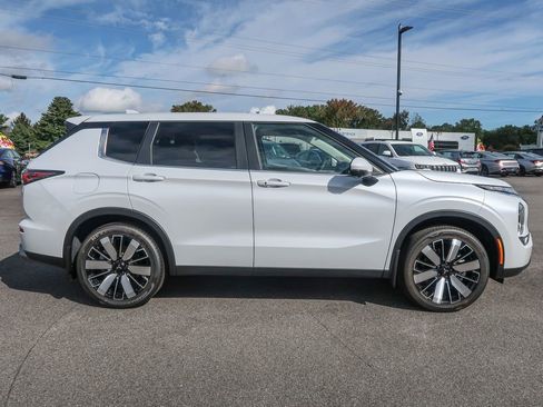 New 2025 Mitsubishi Outlander SE AWD/4WD image 9