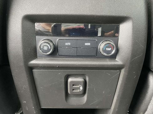 Used 2021 Chevrolet Traverse LT AWD/4WD image 13