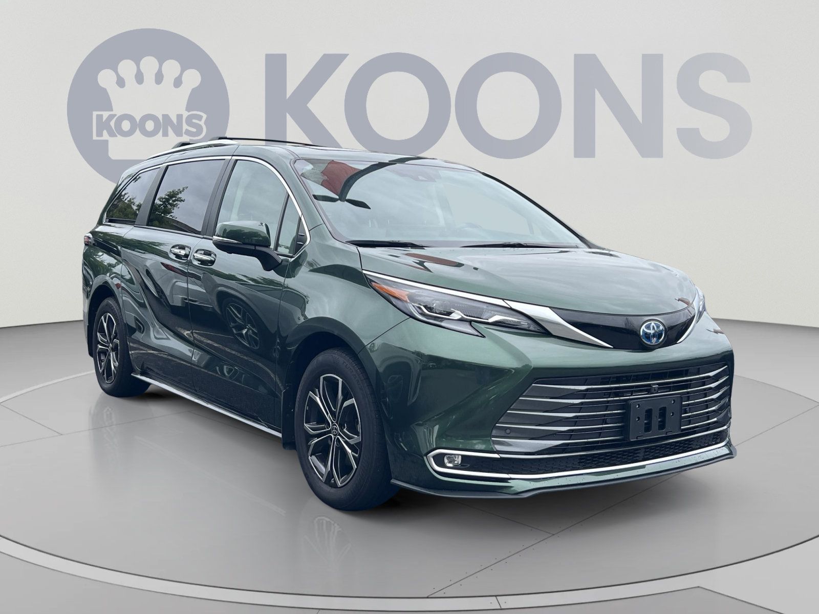 Used 2025 Toyota Sienna Platinum AWD/4WD image 1