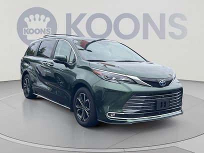 Used 2025 Toyota Sienna Platinum