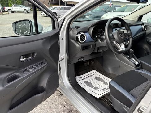 Used 2023 Nissan Versa SV FWD image 16